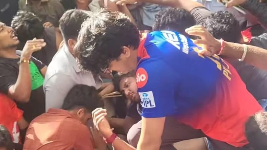 Stampede outside Chinnaswamy Stadium